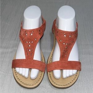 Naturalizer Womens Size 8M Windham Suede Sandals Color Coral Laser Perforation
